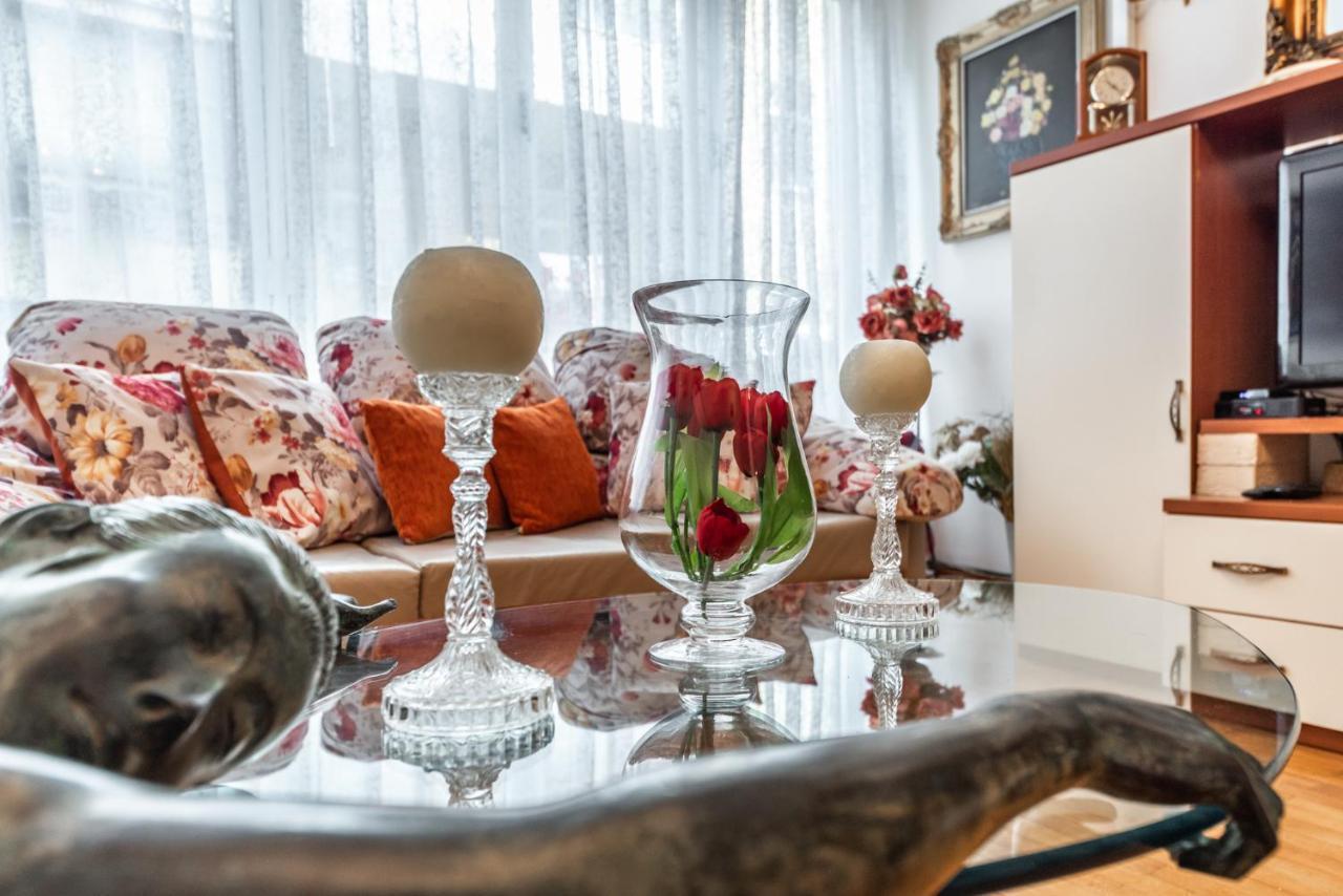 Vintage And Warm 2Br Apartament In Тирана Экстерьер фото