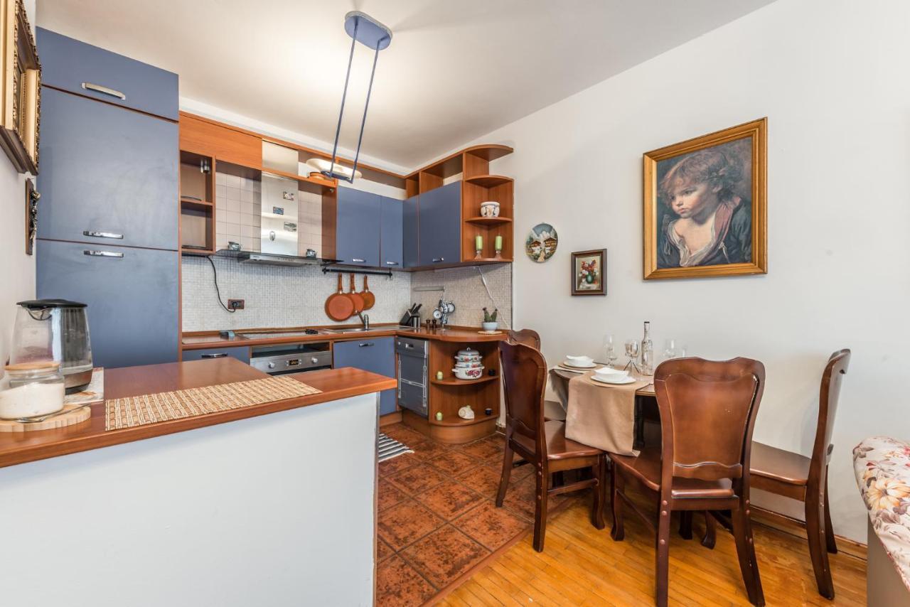 Vintage And Warm 2Br Apartament In Тирана Экстерьер фото