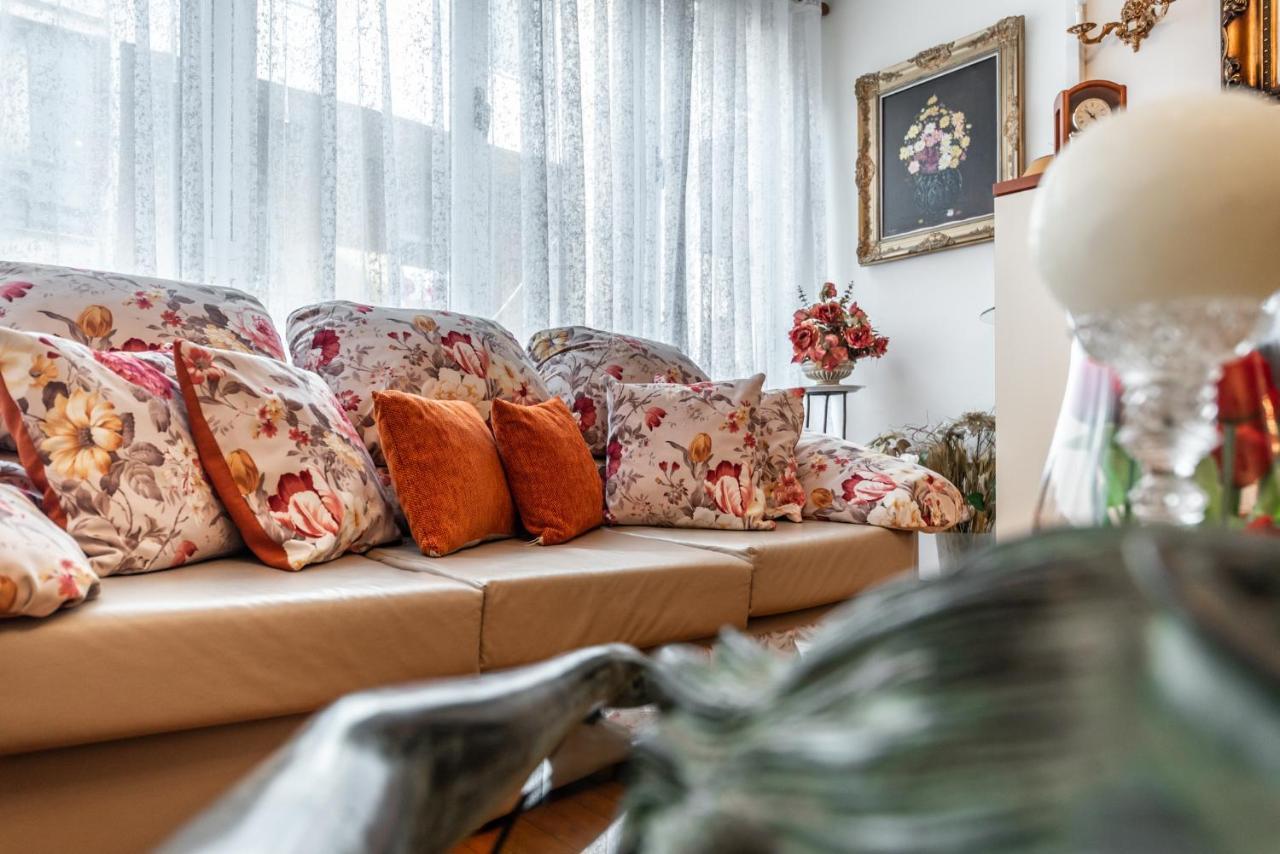 Vintage And Warm 2Br Apartament In Тирана Экстерьер фото