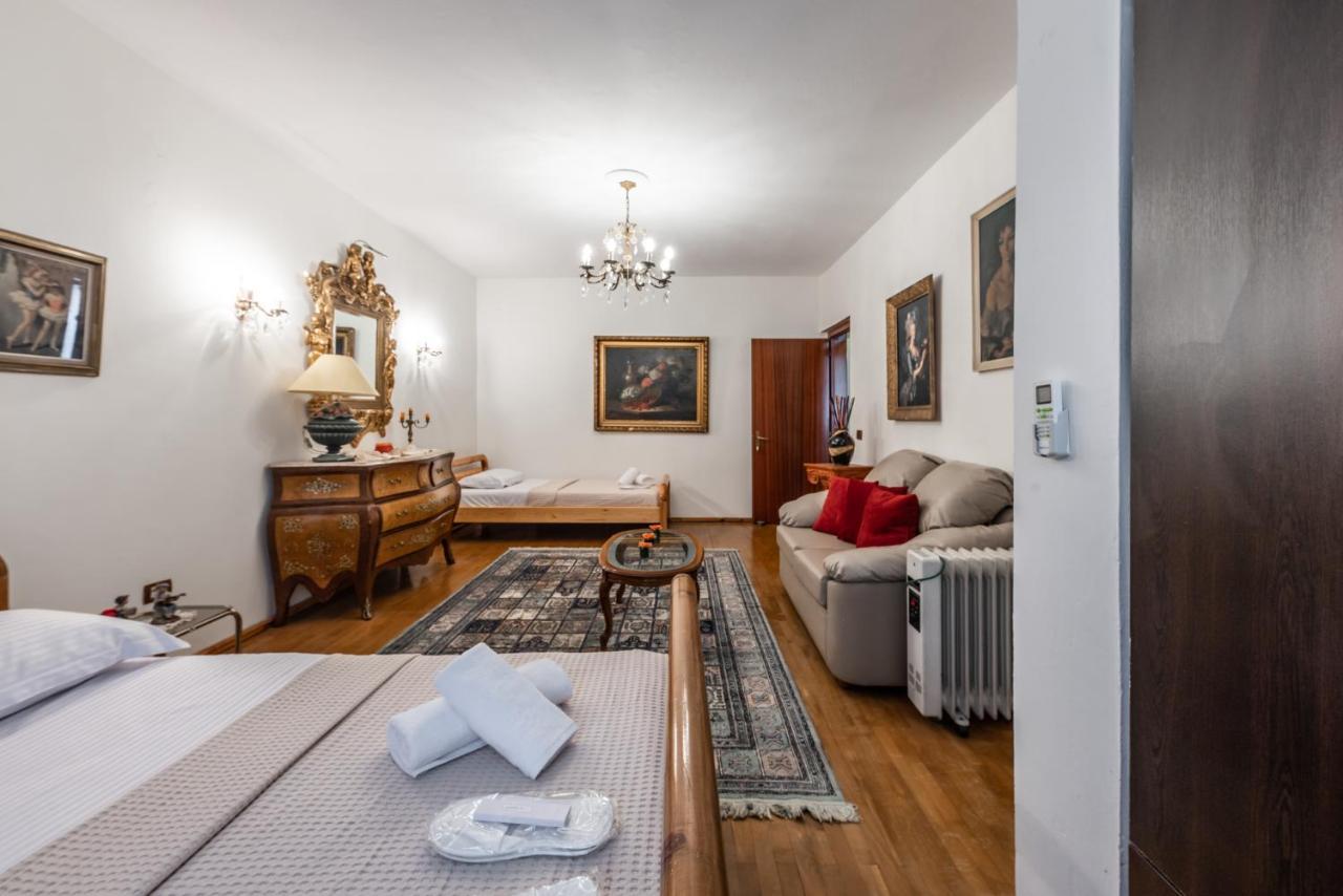 Vintage And Warm 2Br Apartament In Тирана Экстерьер фото