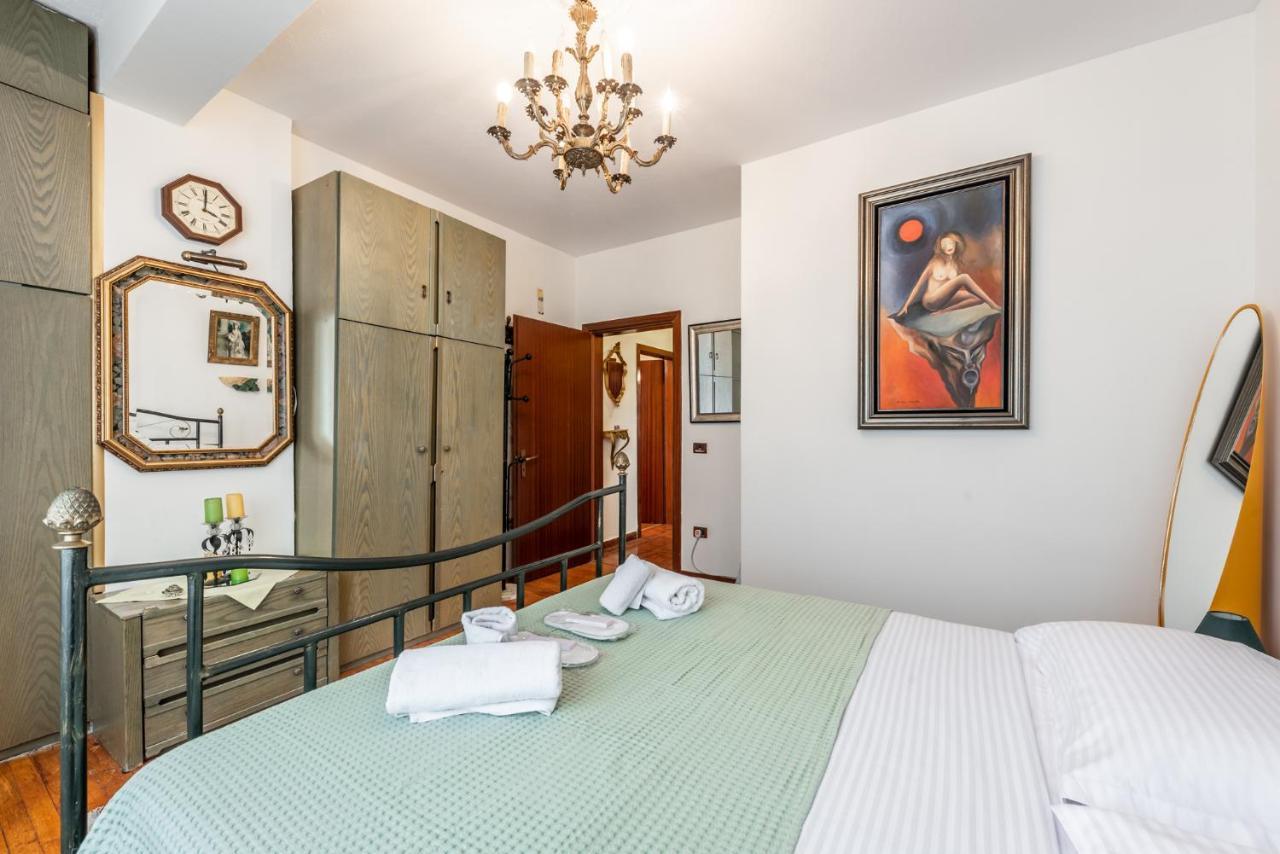 Vintage And Warm 2Br Apartament In Тирана Экстерьер фото