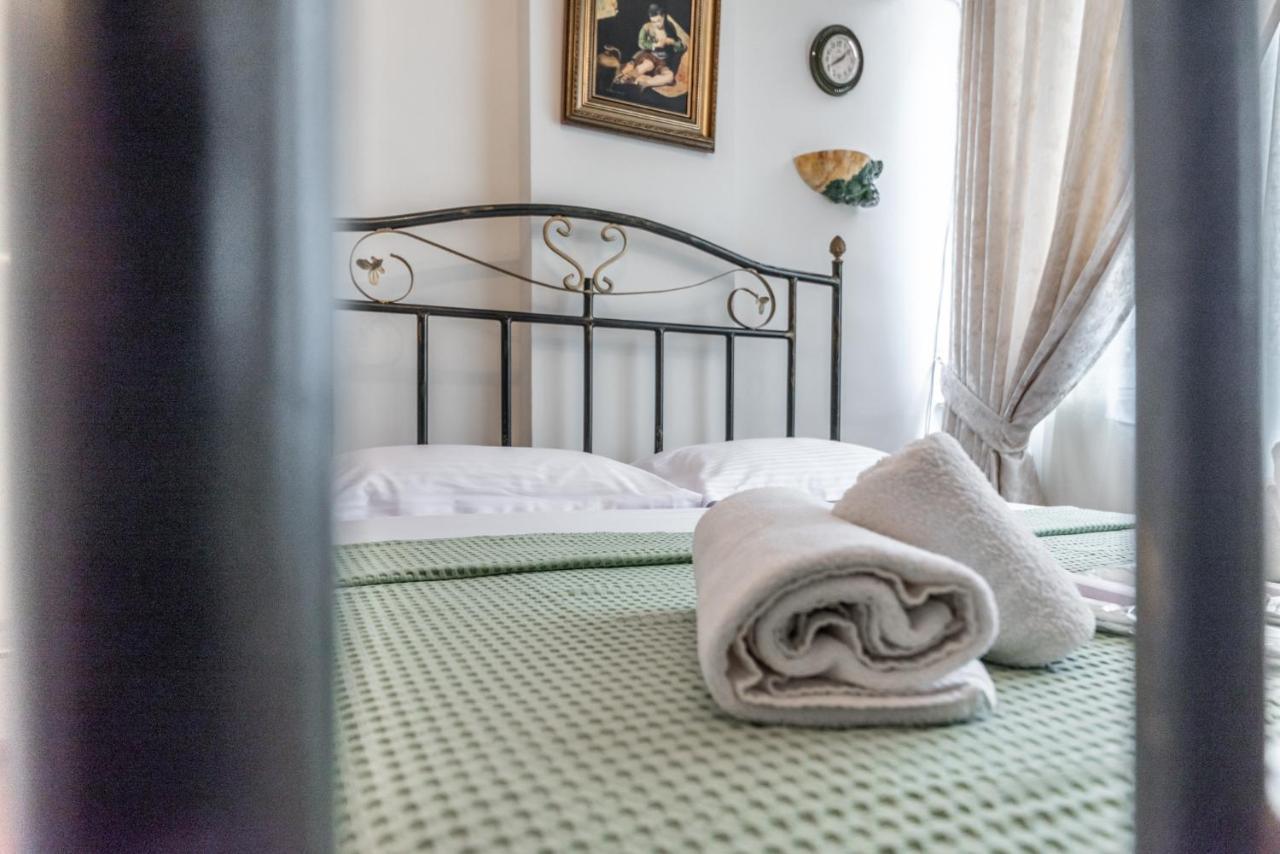 Vintage And Warm 2Br Apartament In Тирана Экстерьер фото