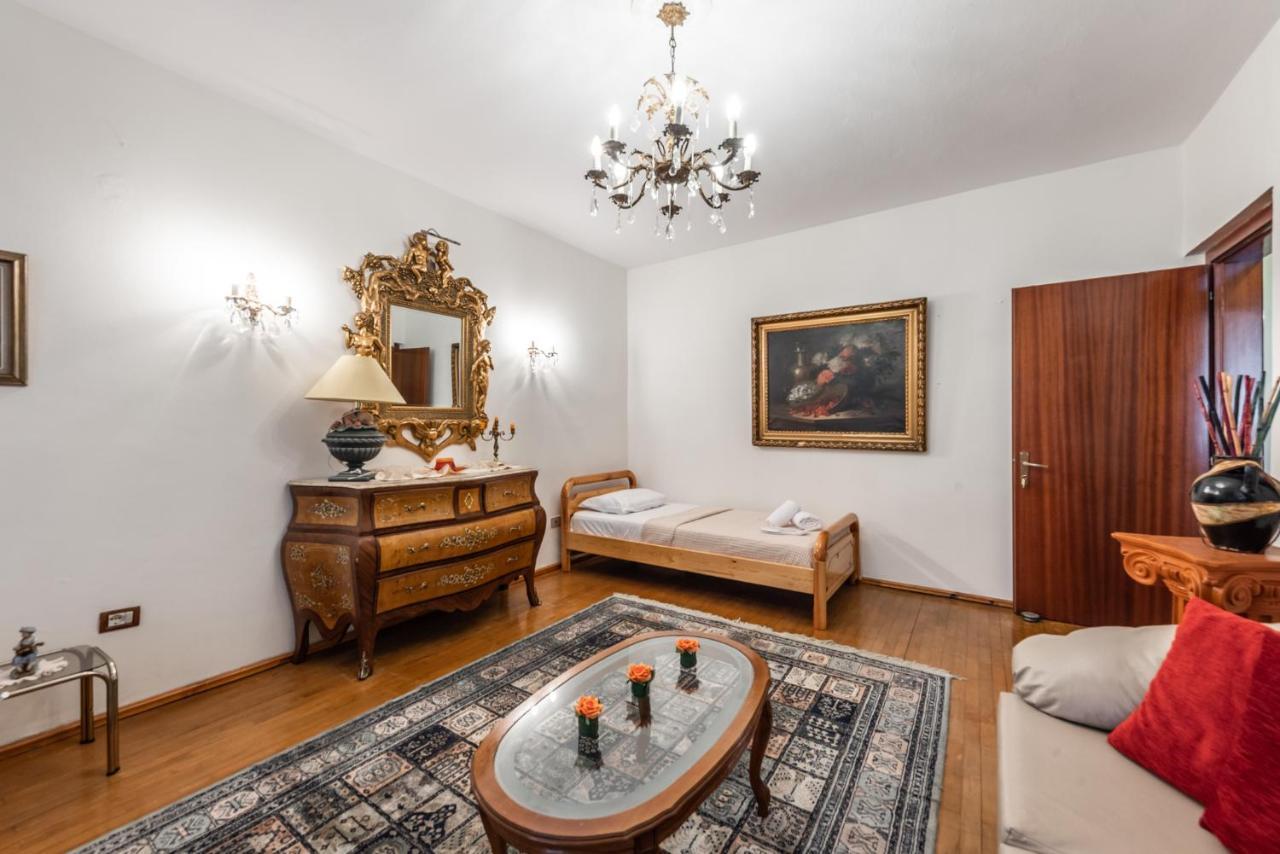 Vintage And Warm 2Br Apartament In Тирана Экстерьер фото