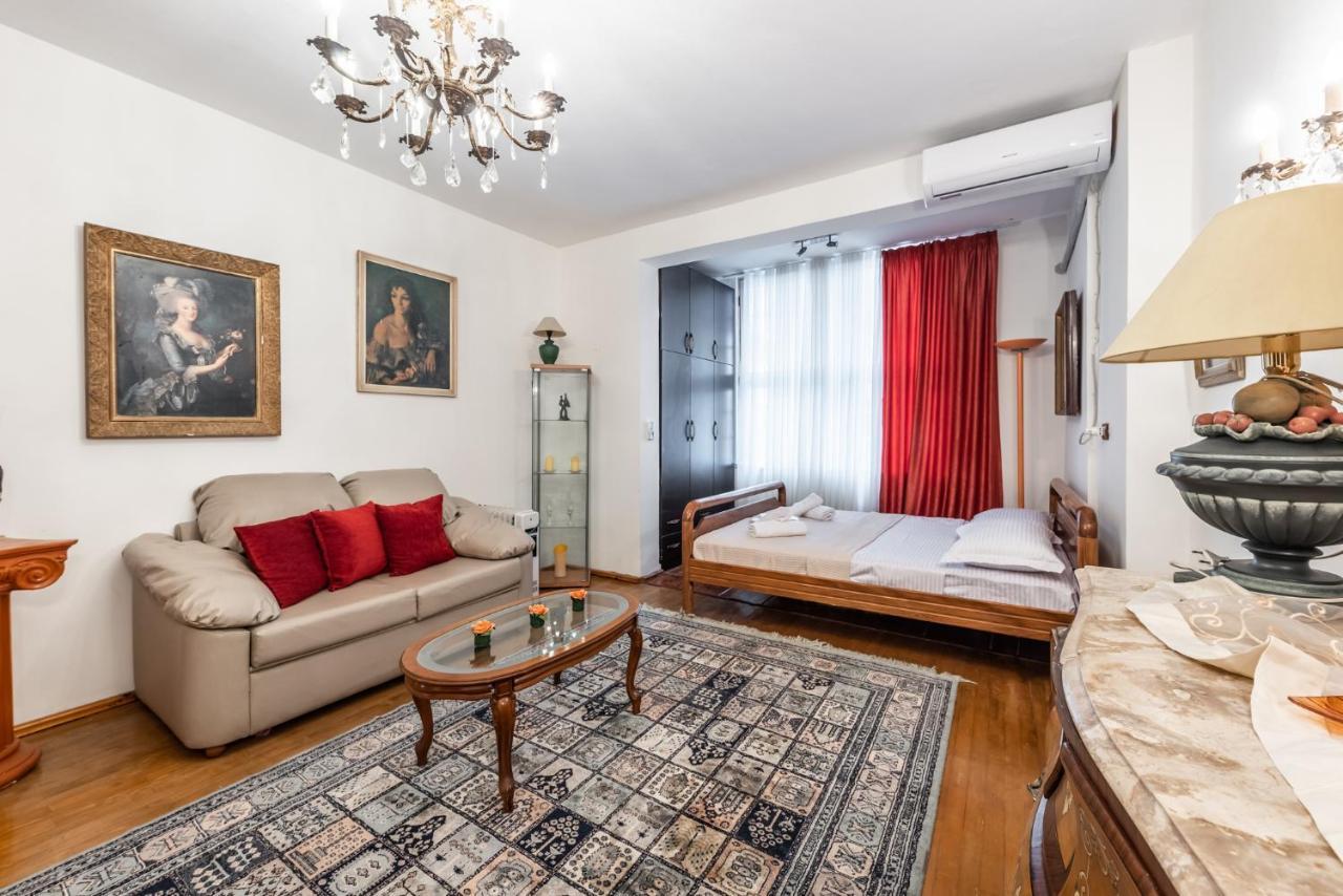 Vintage And Warm 2Br Apartament In Тирана Экстерьер фото