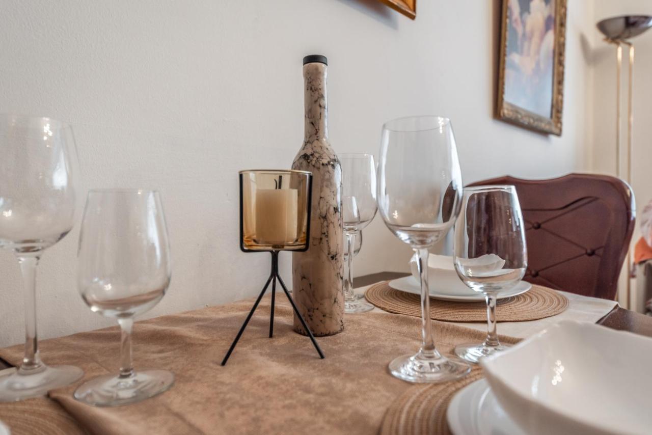 Vintage And Warm 2Br Apartament In Тирана Экстерьер фото