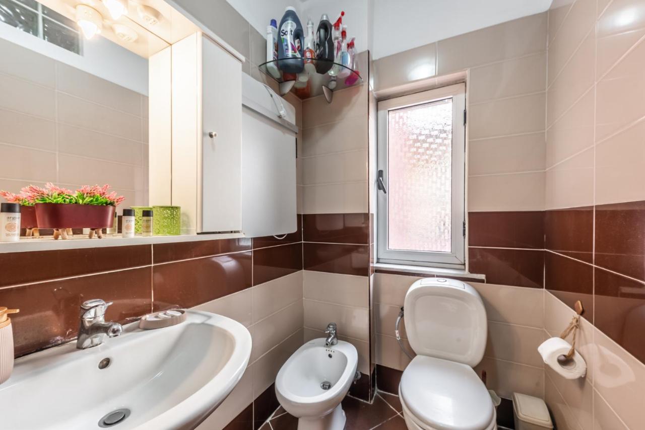 Vintage And Warm 2Br Apartament In Тирана Экстерьер фото