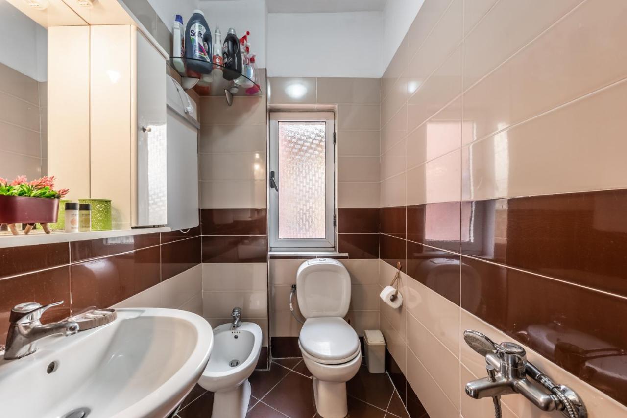 Vintage And Warm 2Br Apartament In Тирана Экстерьер фото
